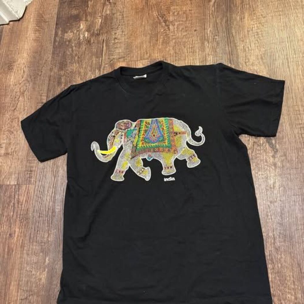 Women’s (size XL) Colorful Elephant India Graphic T-Shirt